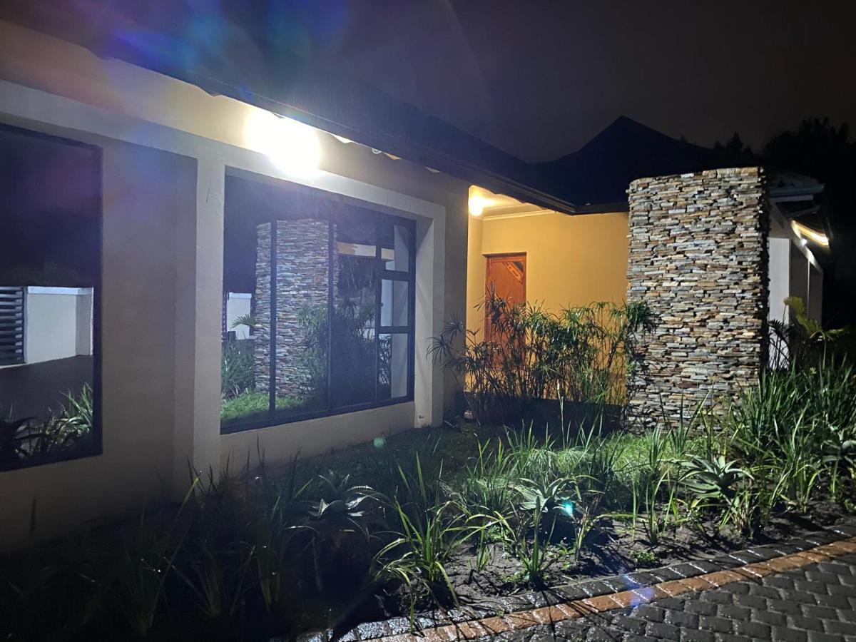 Impongo Royal Lodge Richardsbaai Buitenkant foto